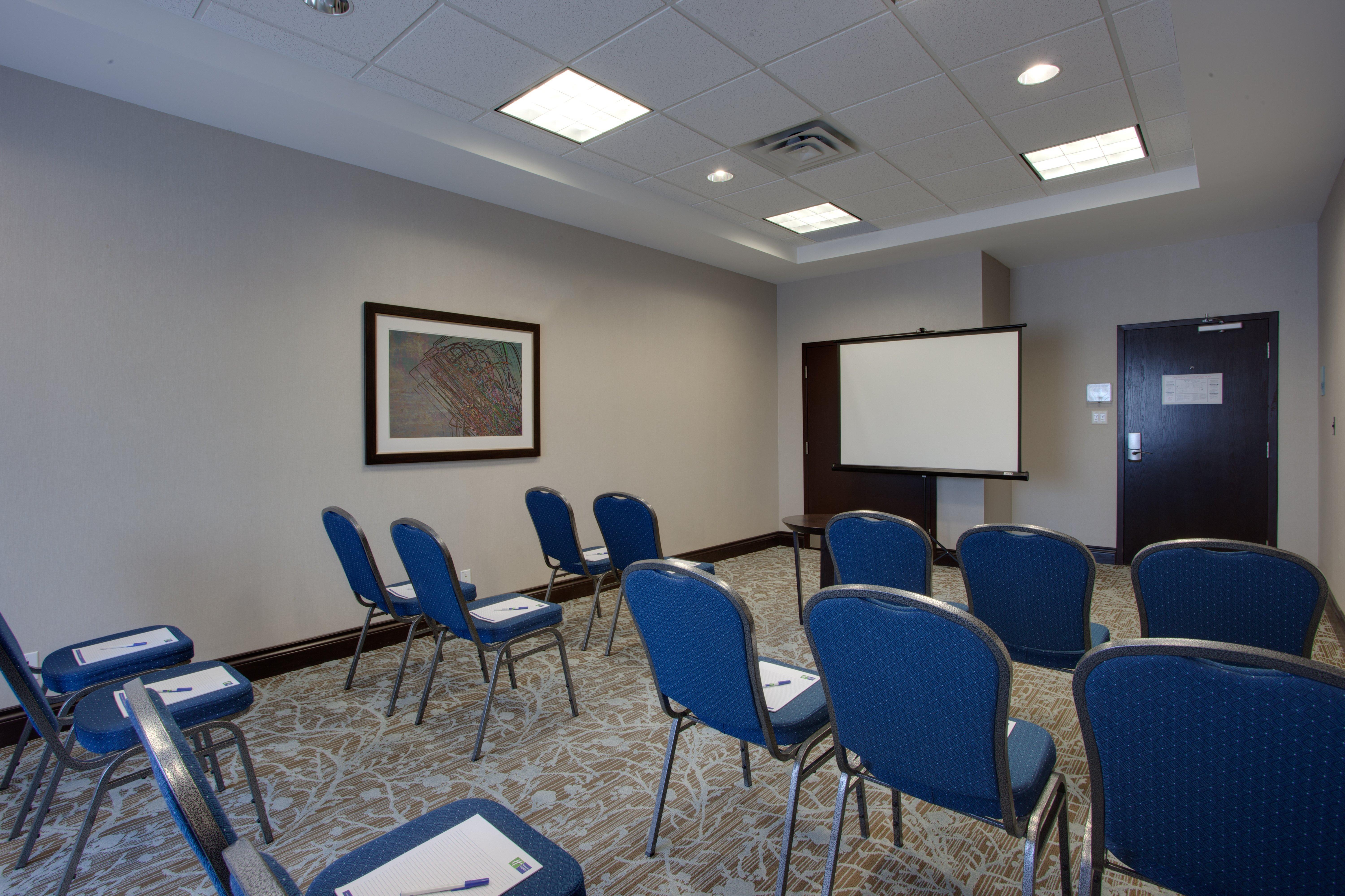 Holiday Inn Express & Suites Ottawa East-Orleans By Ihg Екстериор снимка
