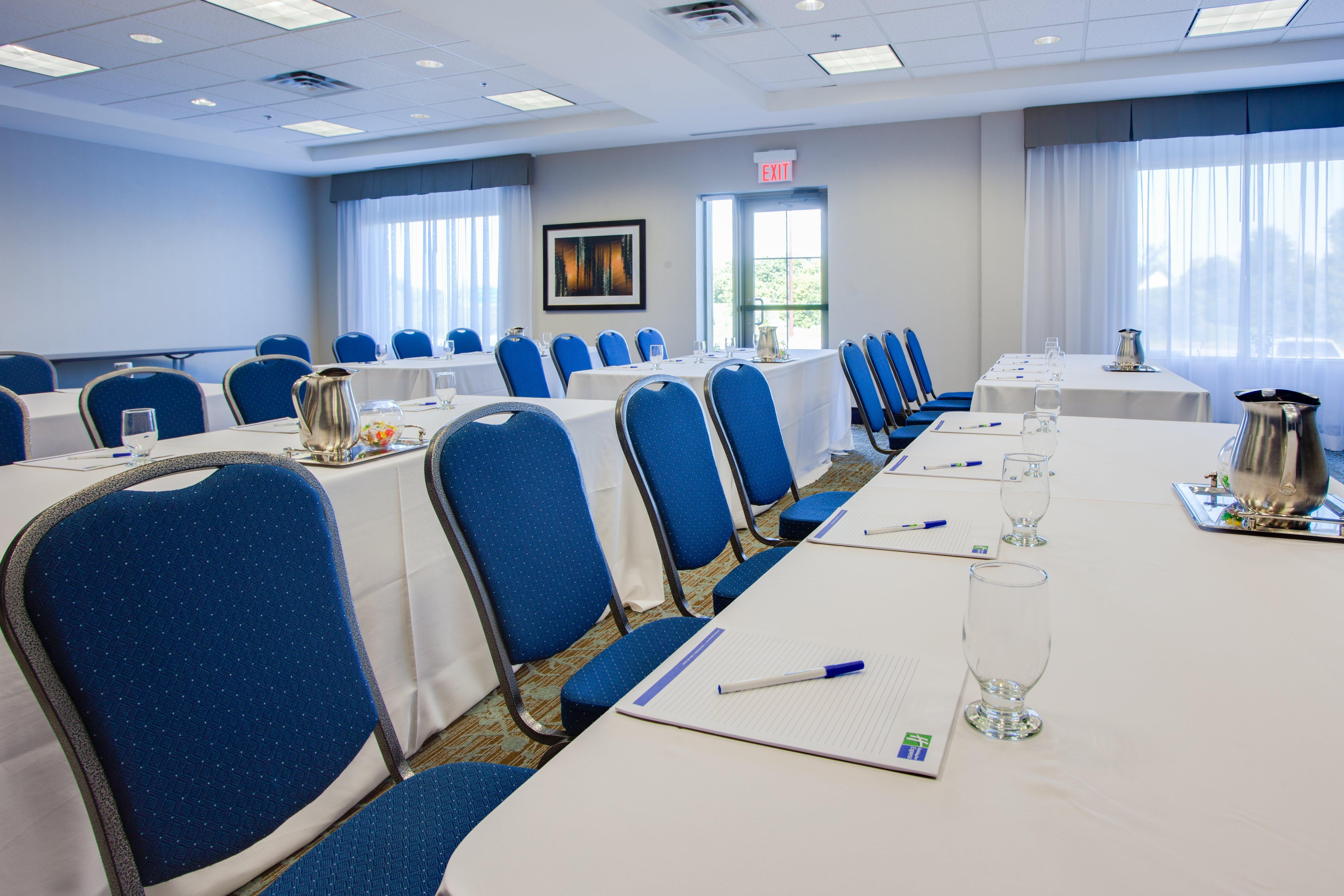 Holiday Inn Express & Suites Ottawa East-Orleans By Ihg Екстериор снимка