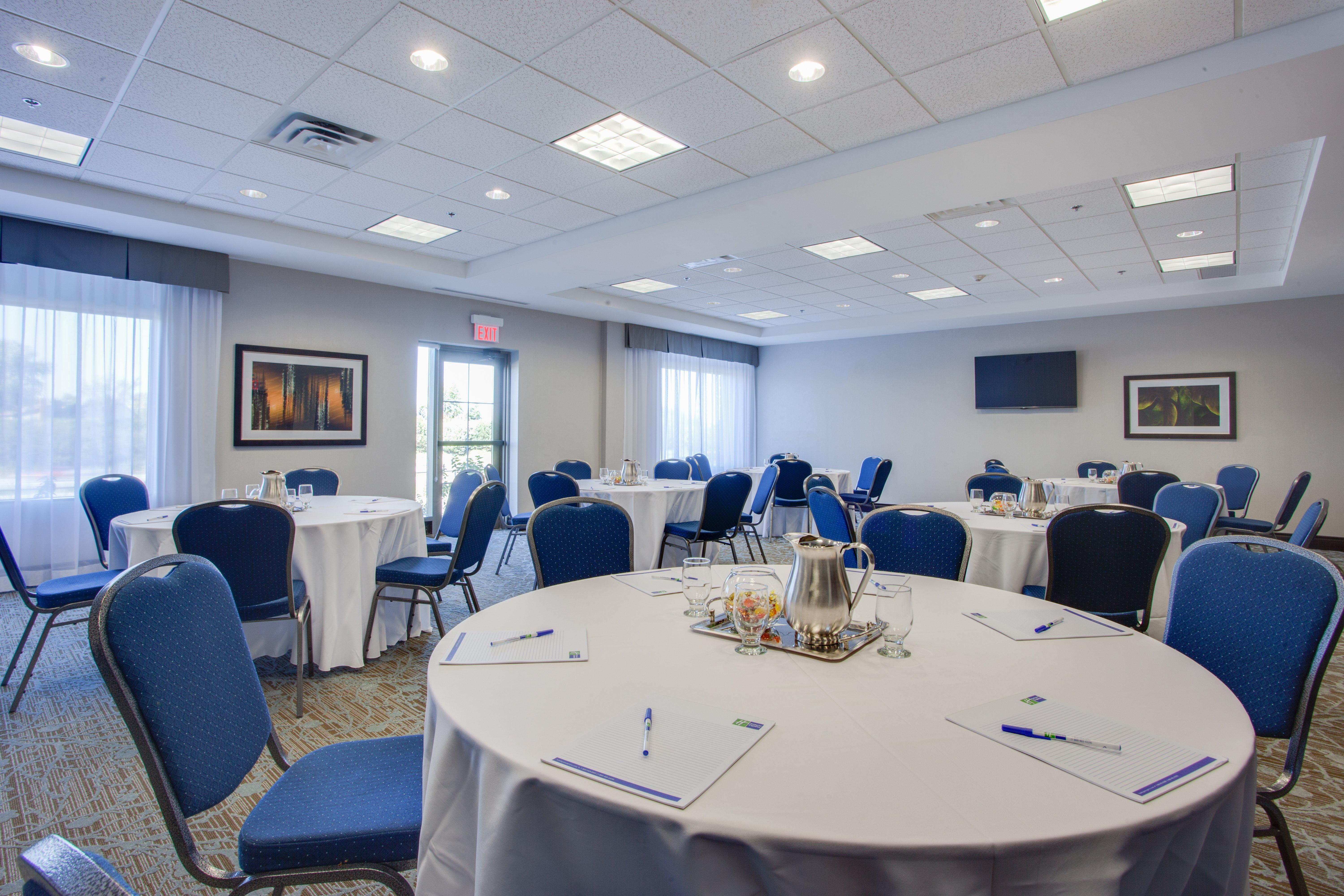 Holiday Inn Express & Suites Ottawa East-Orleans By Ihg Екстериор снимка