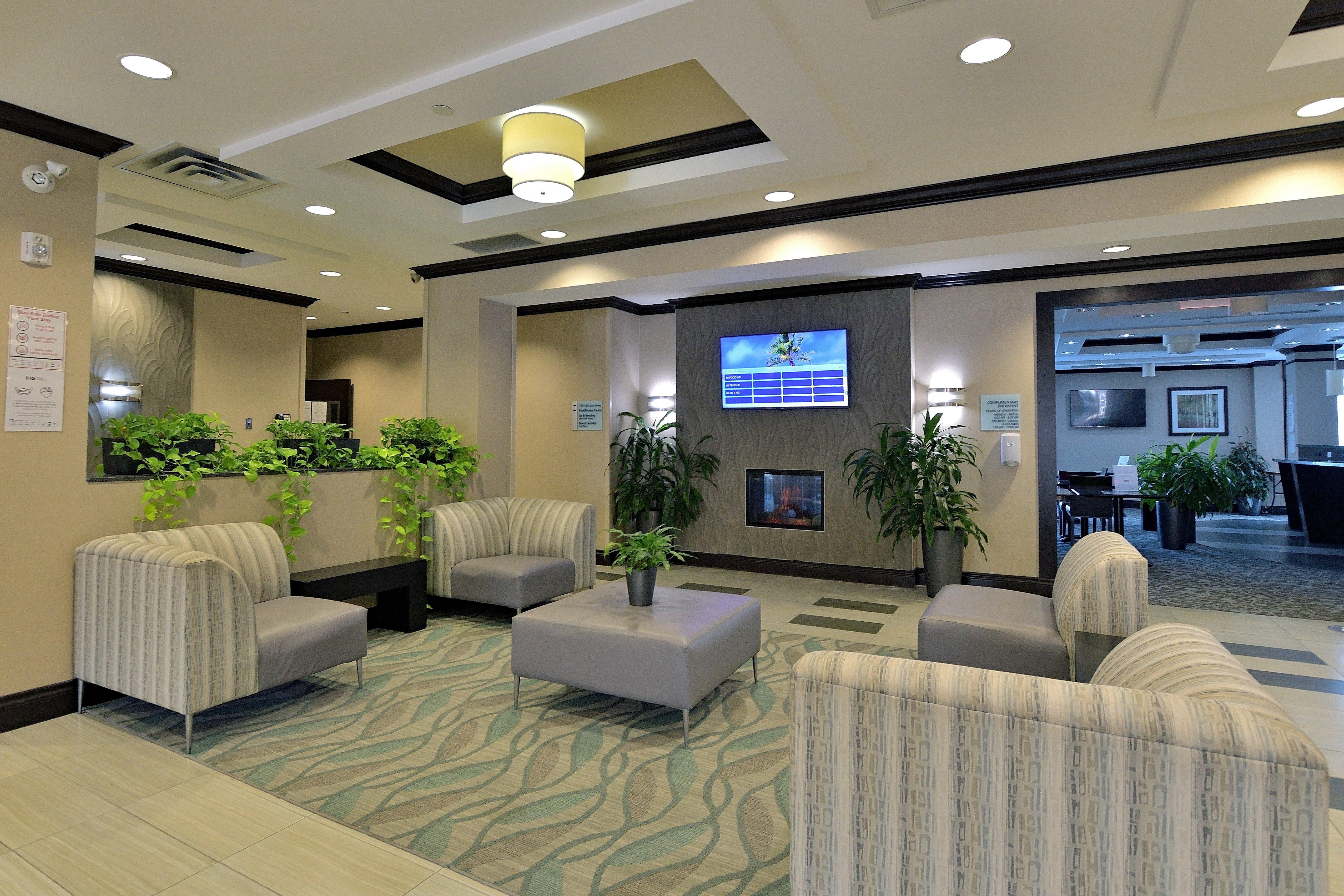Holiday Inn Express & Suites Ottawa East-Orleans By Ihg Екстериор снимка