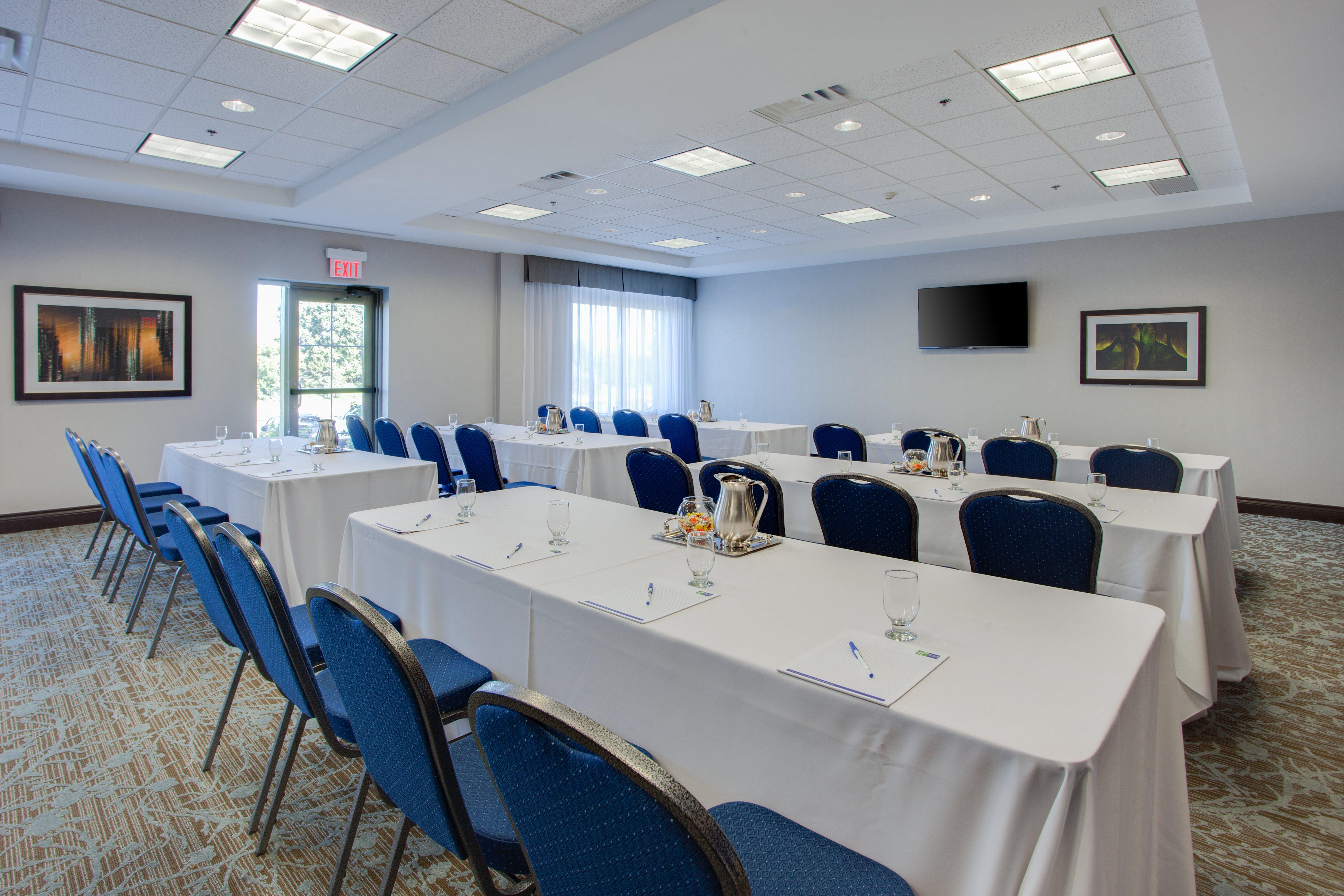 Holiday Inn Express & Suites Ottawa East-Orleans By Ihg Екстериор снимка