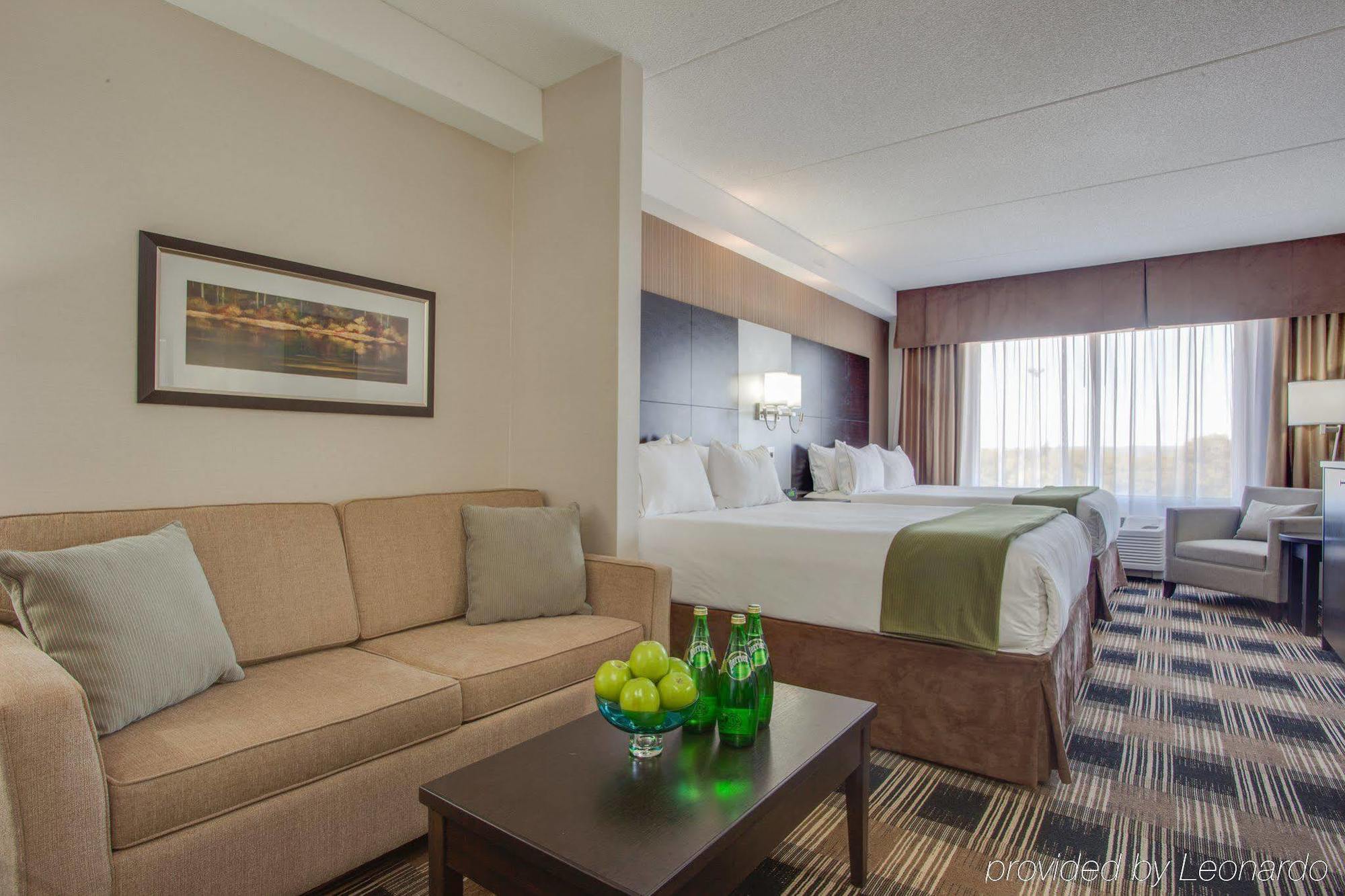 Holiday Inn Express & Suites Ottawa East-Orleans By Ihg Екстериор снимка